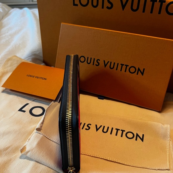 Authentic Louis Vuitton Fuchsia wallet. Limited edition collection 💞💞💞💞 - Picture 4 of 6